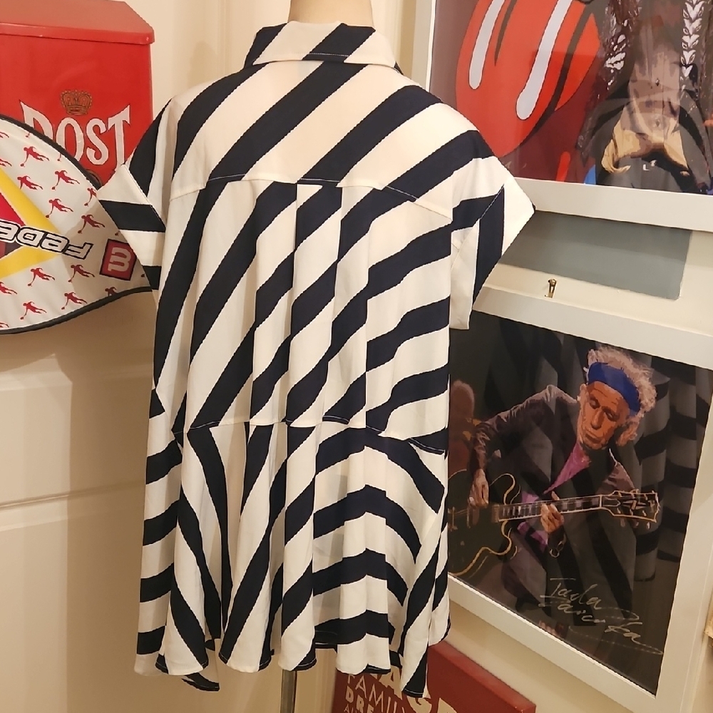 Gracia Monochrome Striped Shirt - Picture 6 of 12